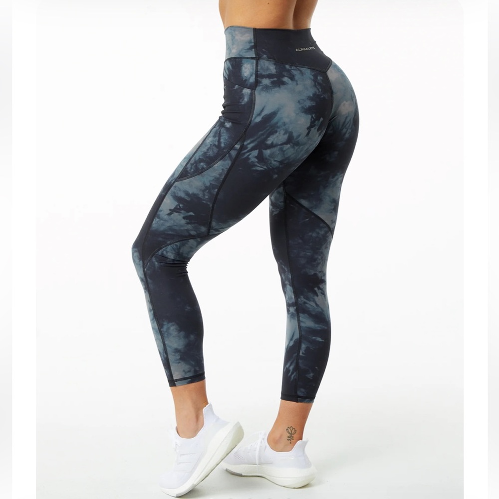 Alphalete Surface Pocket Legging